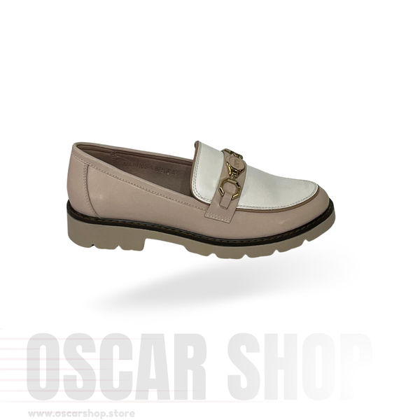 Mocassin à Semelle Crantée et Ornement Métallique