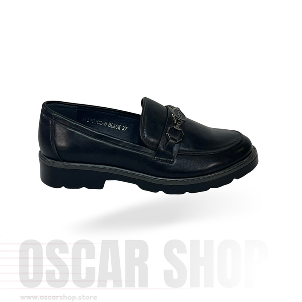 Mocassin à Semelle Crantée et Ornement Métallique