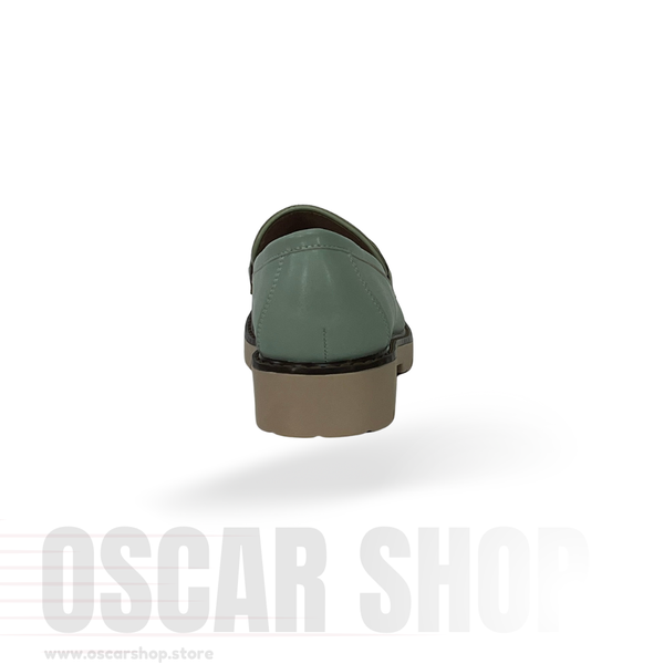 Mocassin à Semelle Crantée et Ornement Métallique