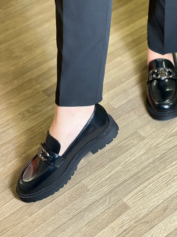 Mocassin plateforme à chaîne métallique