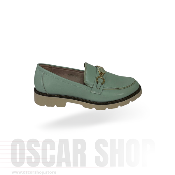 Mocassin à Semelle Crantée et Ornement Métallique