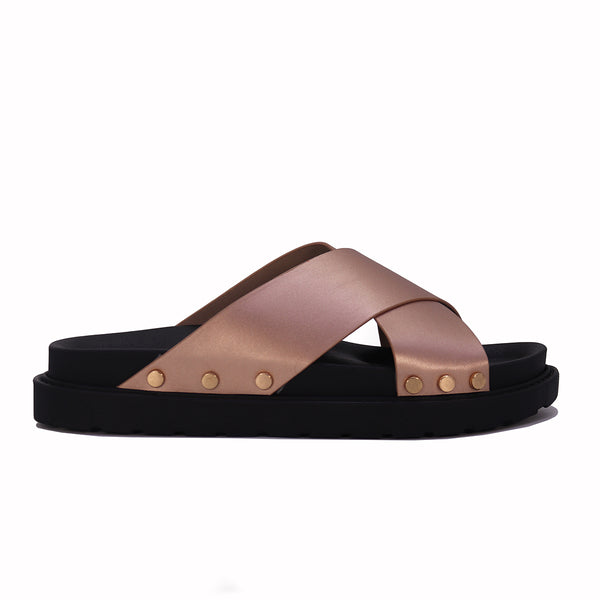 Mule croisée cloutée